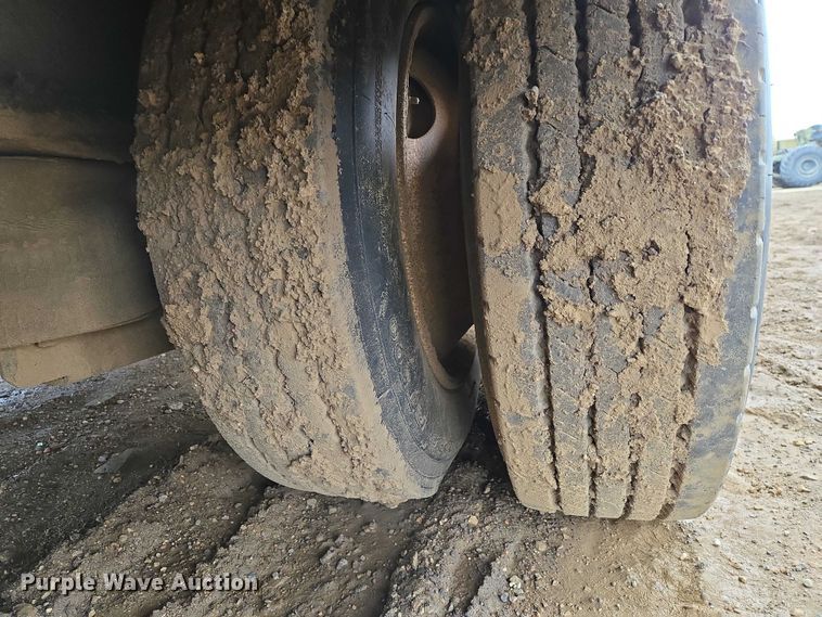 image for item ES2855 2000 Entyre HFR50TD4-T1 lowboy equipment trailer