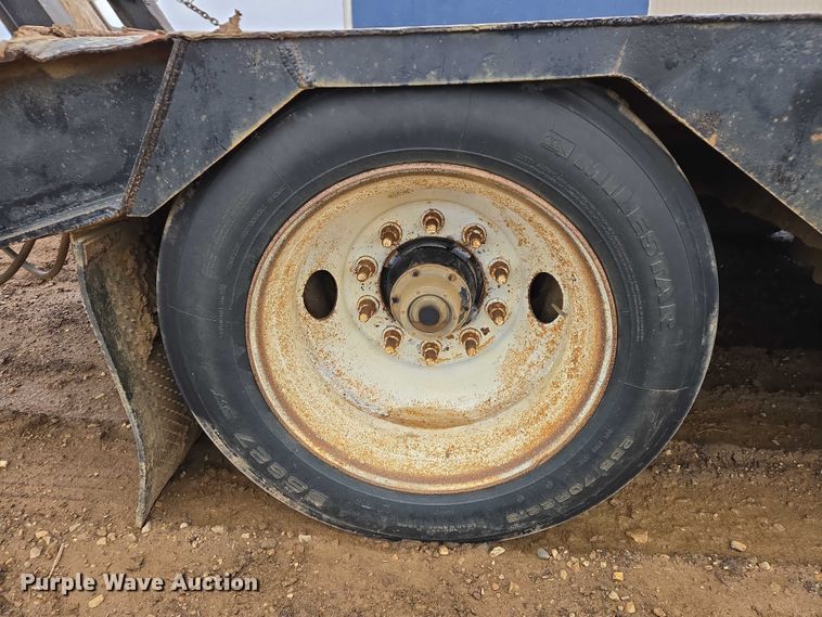 image for item ES2855 2000 Entyre HFR50TD4-T1 lowboy equipment trailer