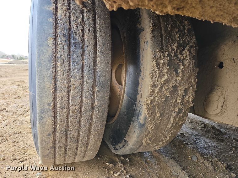 image for item ES2855 2000 Entyre HFR50TD4-T1 lowboy equipment trailer