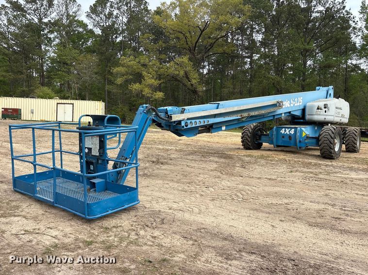 image for item ES8741 2010 Genie S-125 boom lift