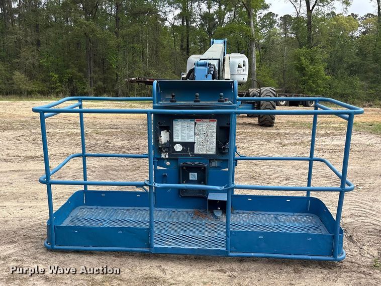 image for item ES8741 2010 Genie S-125 boom lift