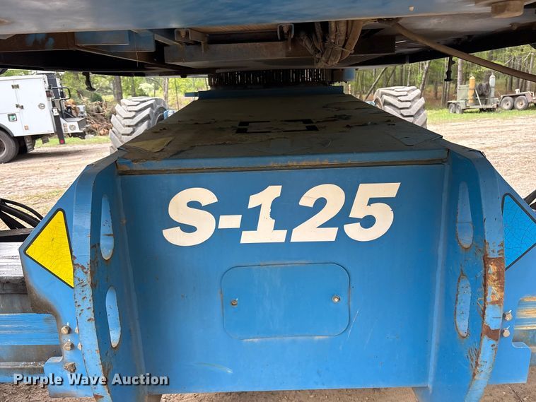 image for item ES8741 2010 Genie S-125 boom lift