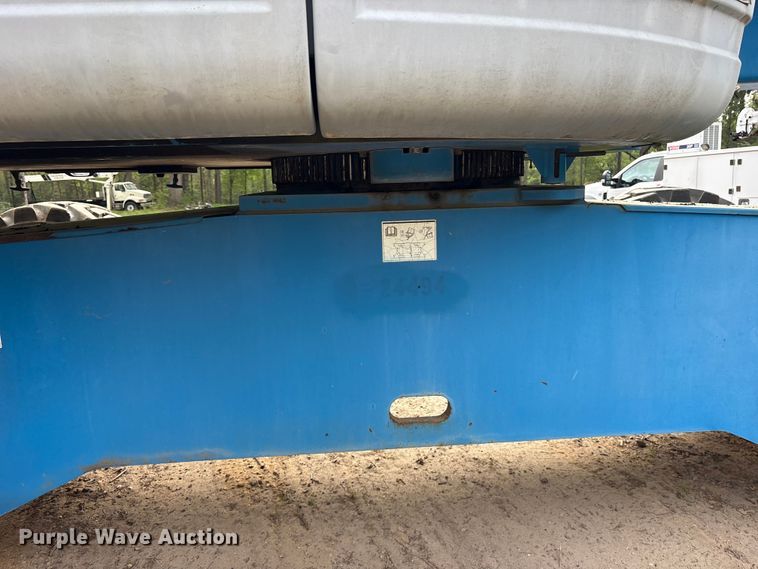 image for item ES8741 2010 Genie S-125 boom lift