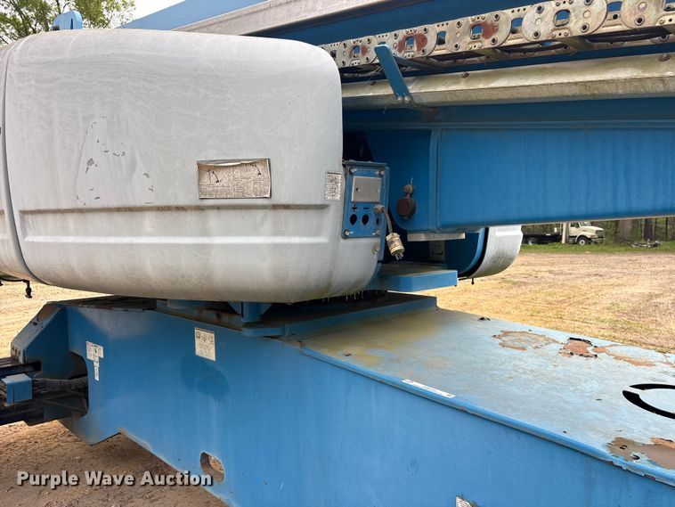 image for item ES8741 2010 Genie S-125 boom lift