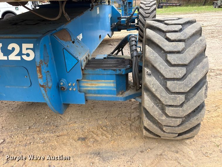 image for item ES8741 2010 Genie S-125 boom lift