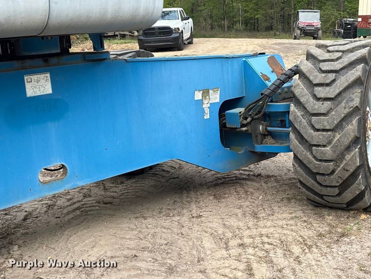 image for item ES8741 2010 Genie S-125 boom lift