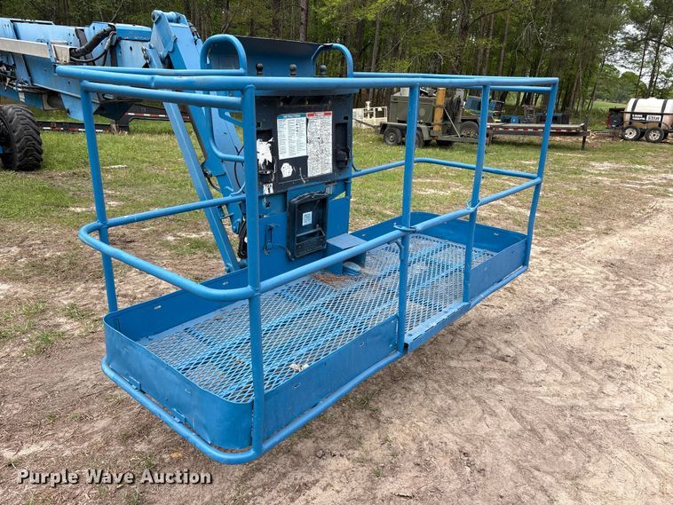 image for item ES8741 2010 Genie S-125 boom lift