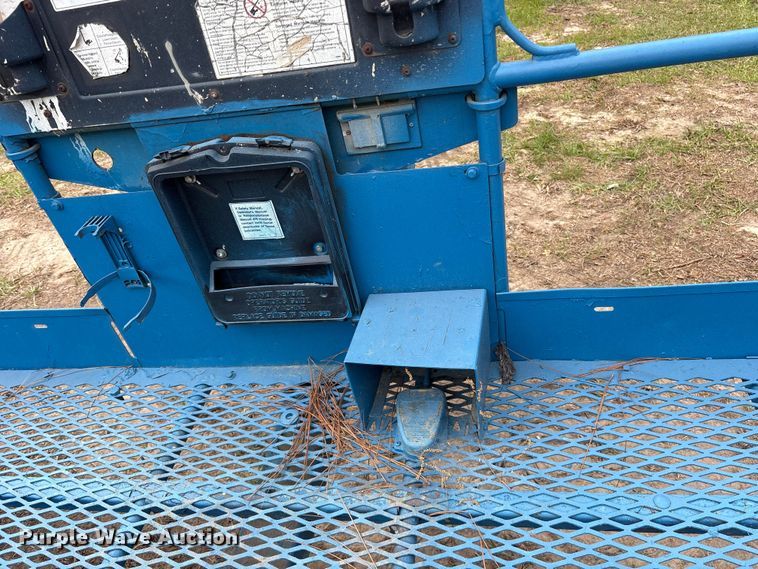 image for item ES8741 2010 Genie S-125 boom lift