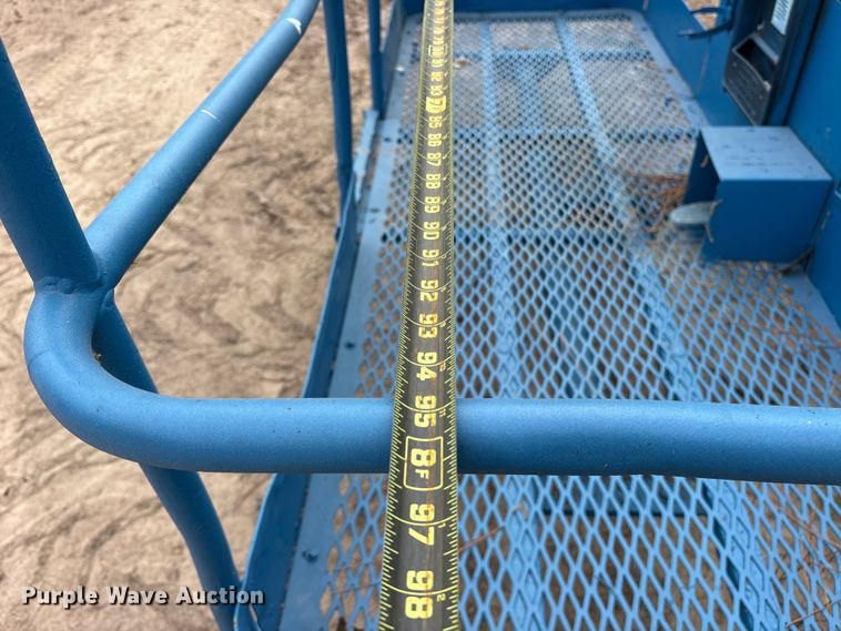 image for item ES8741 2010 Genie S-125 boom lift