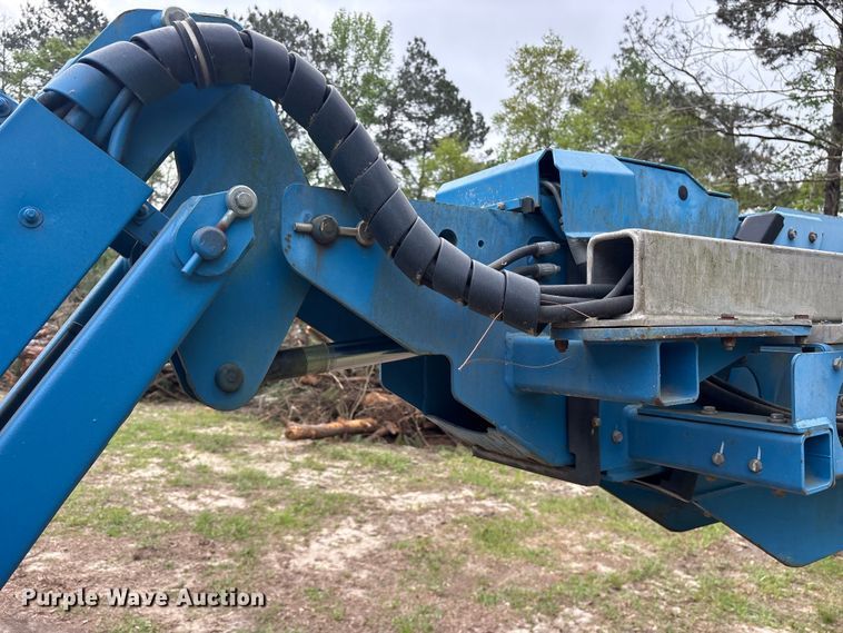 image for item ES8741 2010 Genie S-125 boom lift