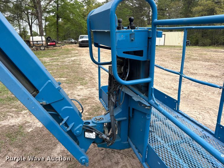 image for item ES8741 2010 Genie S-125 boom lift