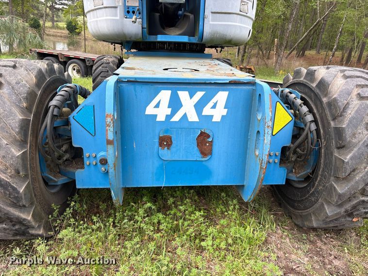 image for item ES8741 2010 Genie S-125 boom lift