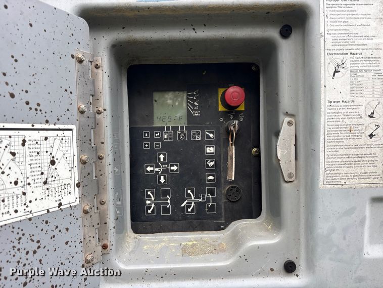 image for item ES8741 2010 Genie S-125 boom lift