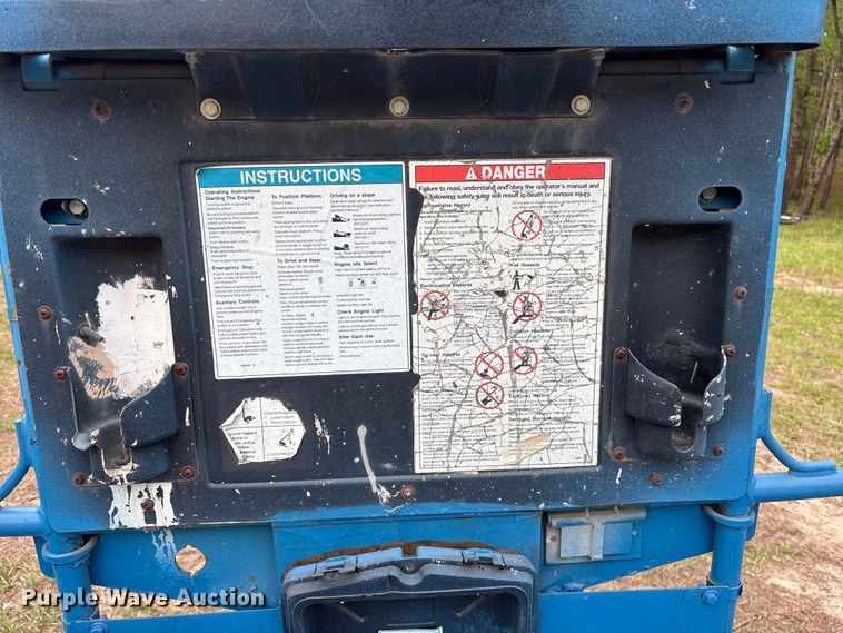 image for item ES8741 2010 Genie S-125 boom lift