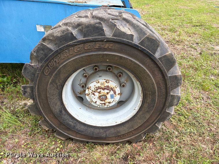 image for item ES8741 2010 Genie S-125 boom lift