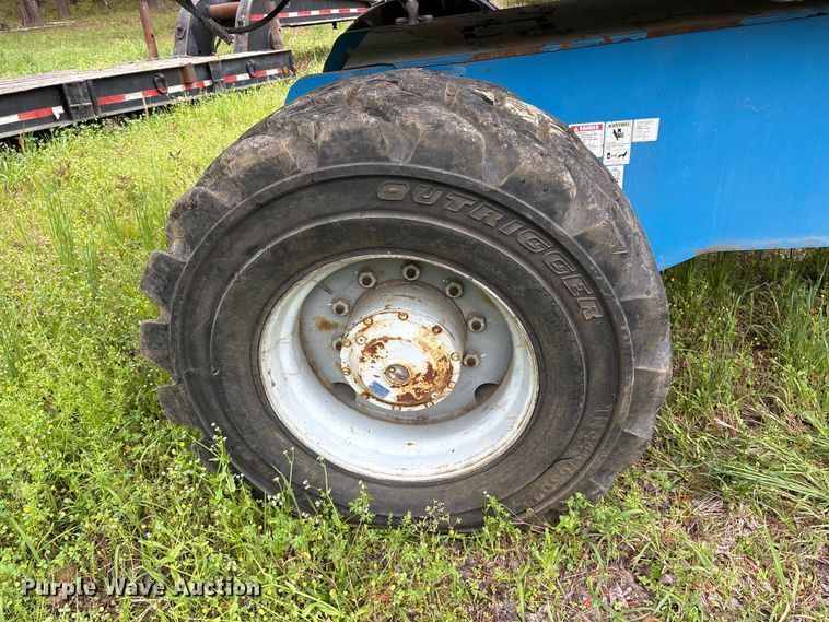 image for item ES8741 2010 Genie S-125 boom lift