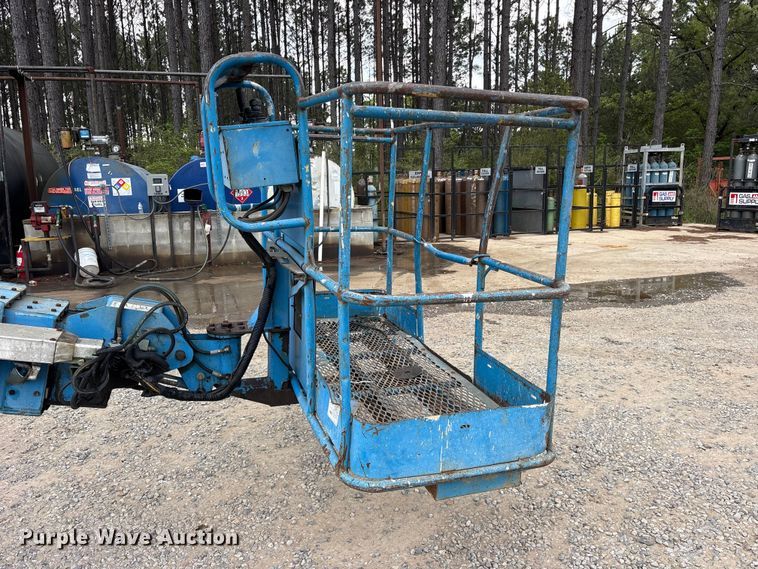 image for item ES8744 2000 Genie S-60 boom lift