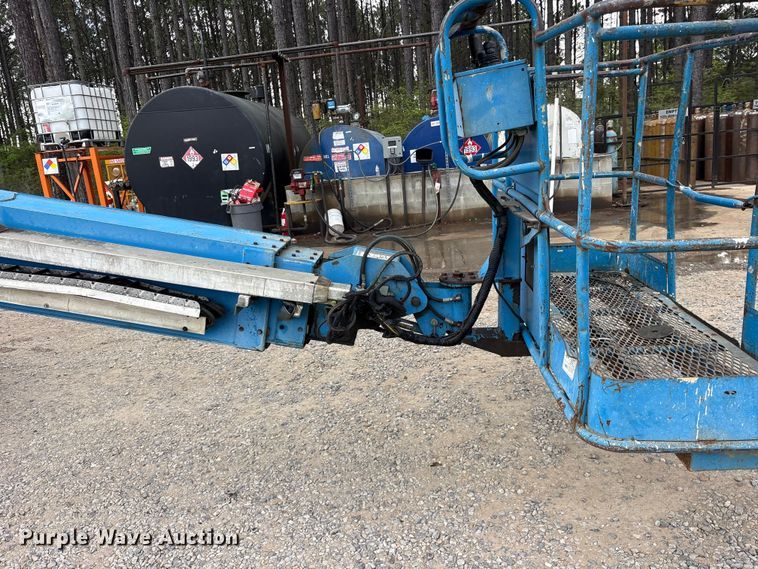 image for item ES8744 2000 Genie S-60 boom lift