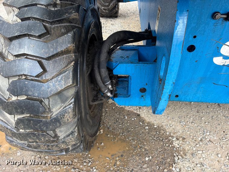 image for item ES8744 2000 Genie S-60 boom lift