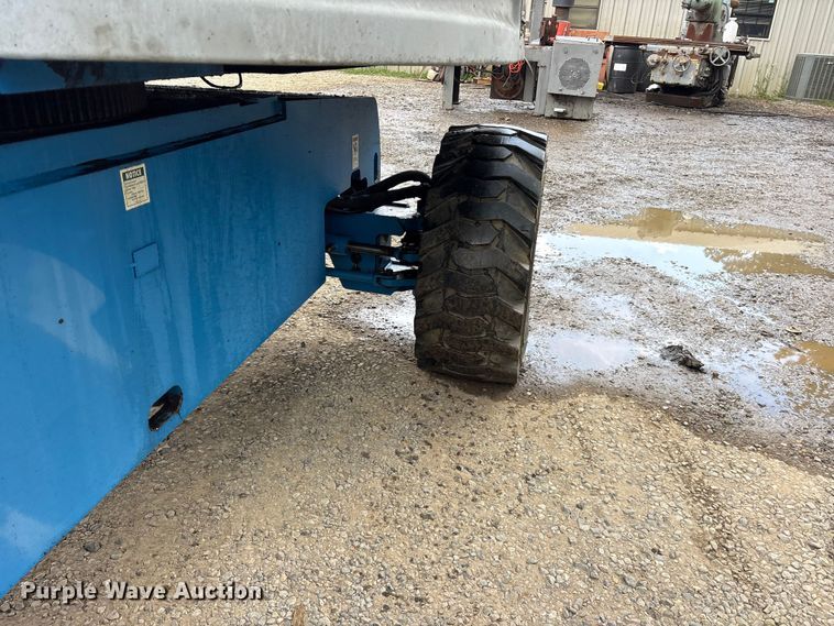 image for item ES8744 2000 Genie S-60 boom lift