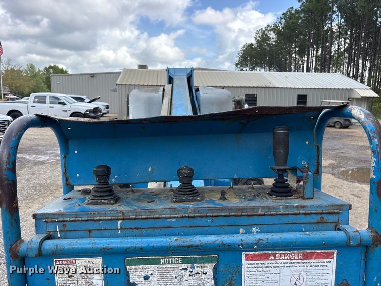 image for item ES8744 2000 Genie S-60 boom lift