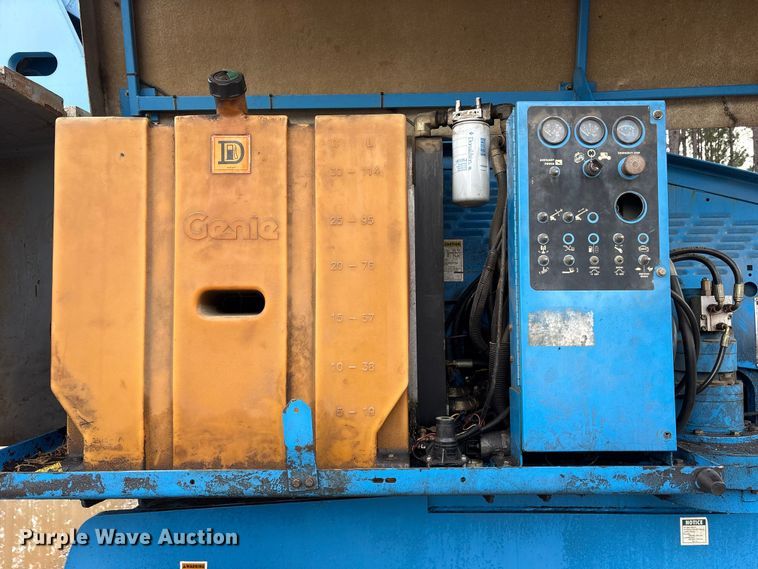 image for item ES8744 2000 Genie S-60 boom lift