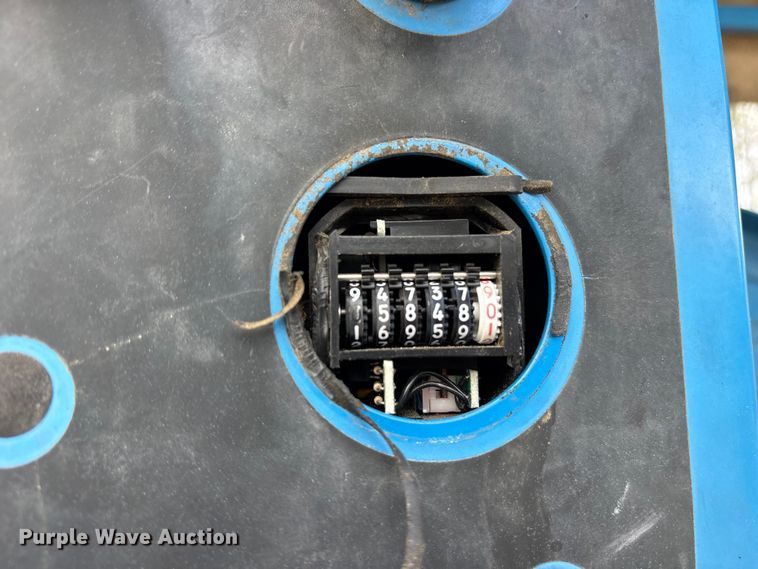 image for item ES8744 2000 Genie S-60 boom lift