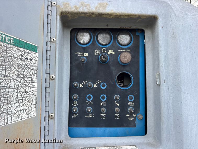 image for item ES8744 2000 Genie S-60 boom lift