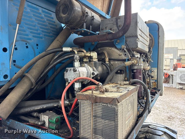 image for item ES8744 2000 Genie S-60 boom lift