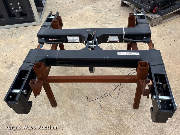 image for item ES8786 (2) Mahindra quick hitches