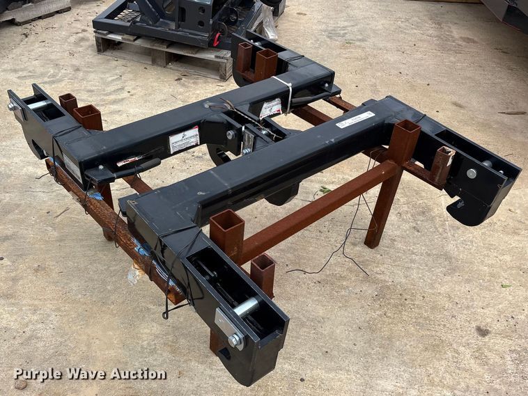 image for item ES8786 (2) Mahindra quick hitches