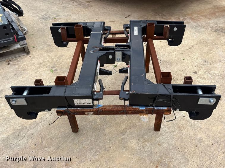 image for item ES8786 (2) Mahindra quick hitches