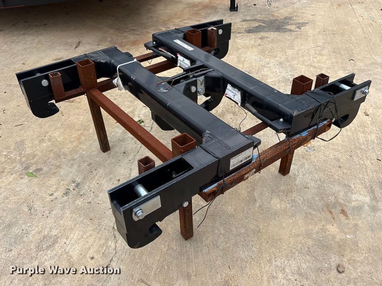 image for item ES8786 (2) Mahindra quick hitches