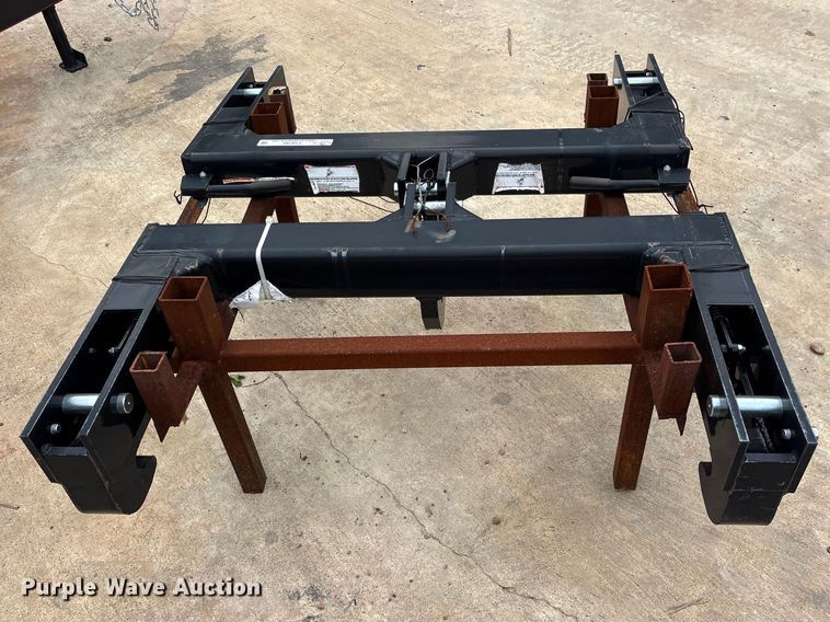 image for item ES8786 (2) Mahindra quick hitches