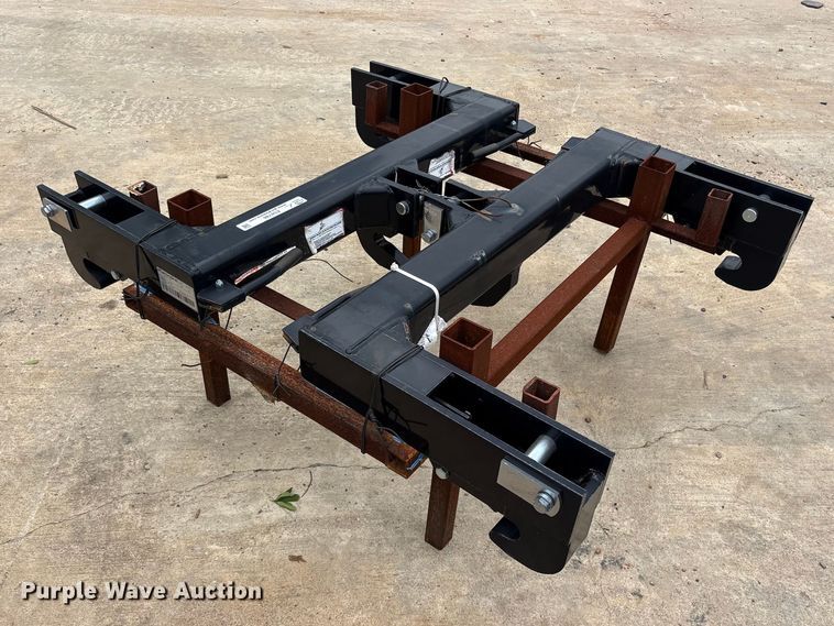 image for item ES8786 (2) Mahindra quick hitches