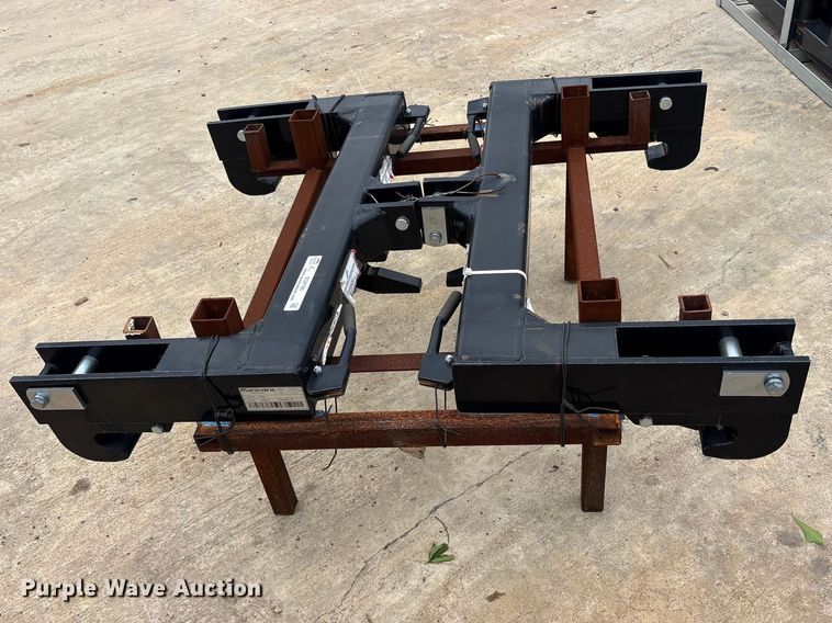 image for item ES8786 (2) Mahindra quick hitches