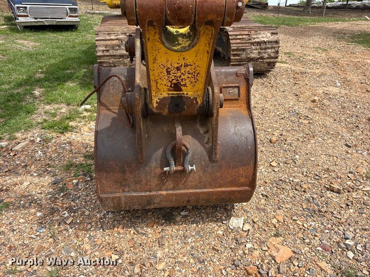 image for item ES8874 2003 Kobelco SK160LC excavator
