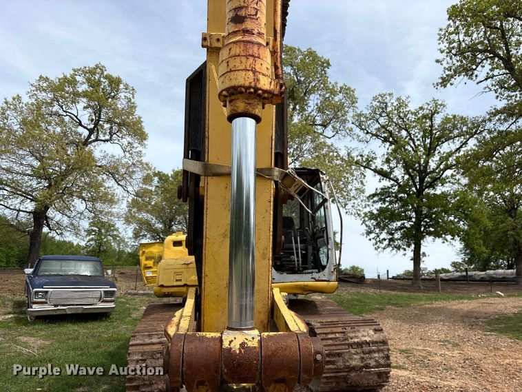 image for item ES8874 2003 Kobelco SK160LC excavator