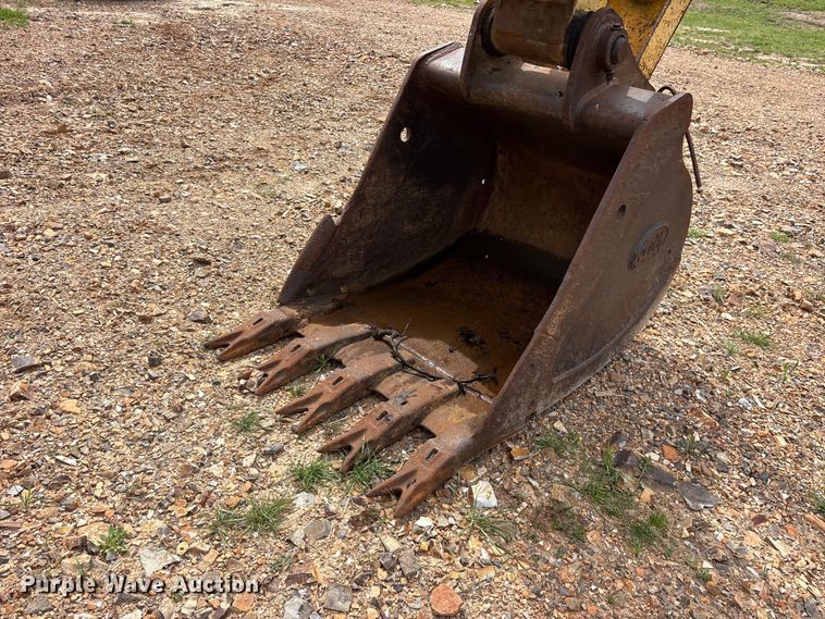 image for item ES8874 2003 Kobelco SK160LC excavator