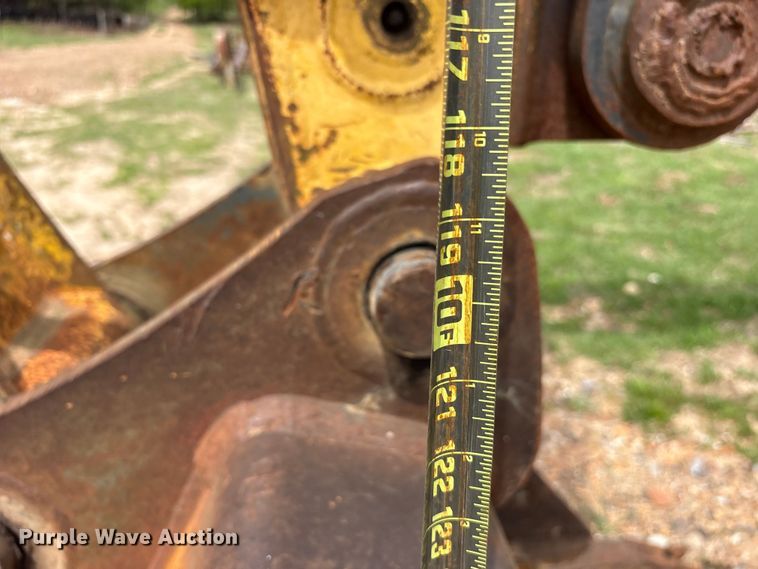 image for item ES8874 2003 Kobelco SK160LC excavator