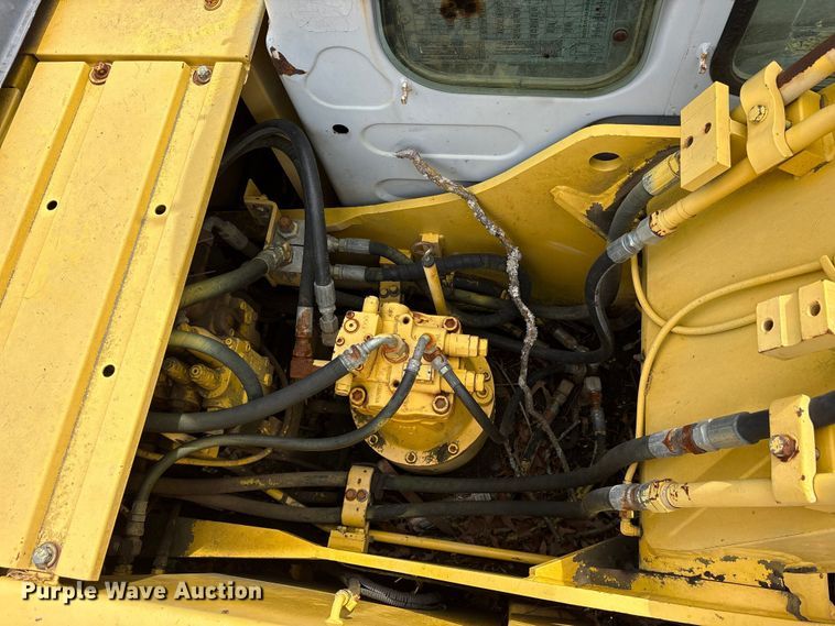 image for item ES8874 2003 Kobelco SK160LC excavator