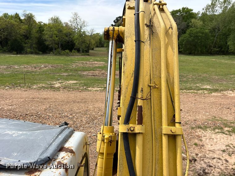 image for item ES8874 2003 Kobelco SK160LC excavator