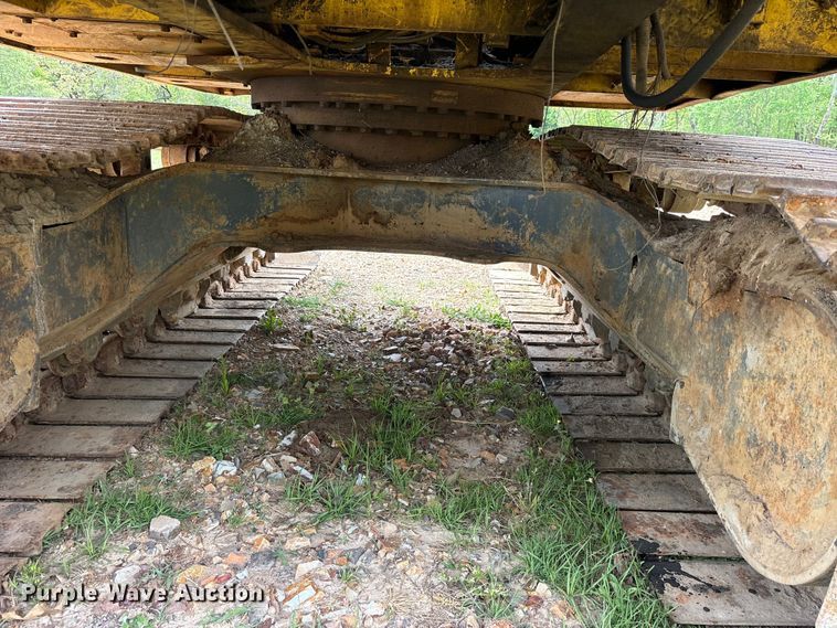 image for item ES8874 2003 Kobelco SK160LC excavator