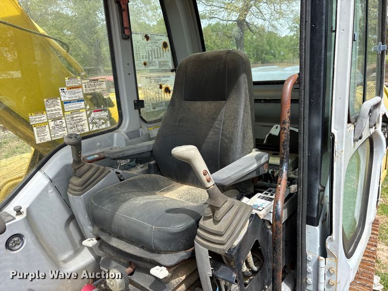 image for item ES8874 2003 Kobelco SK160LC excavator