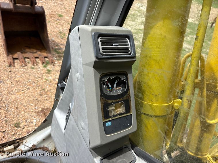 image for item ES8874 2003 Kobelco SK160LC excavator