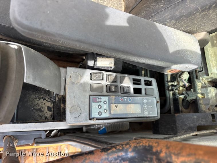 image for item ES8874 2003 Kobelco SK160LC excavator