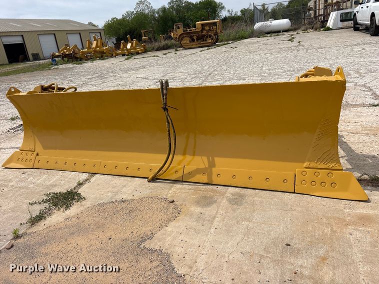 image for item ES8876 Caterpillar dozer blade