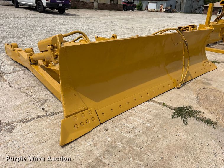 image for item ES8876 Caterpillar dozer blade