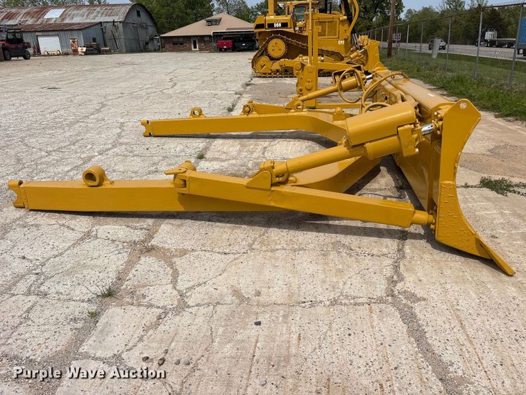 image for item ES8876 Caterpillar dozer blade