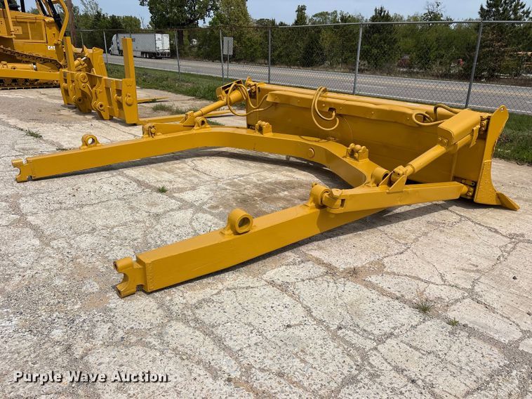 image for item ES8876 Caterpillar dozer blade